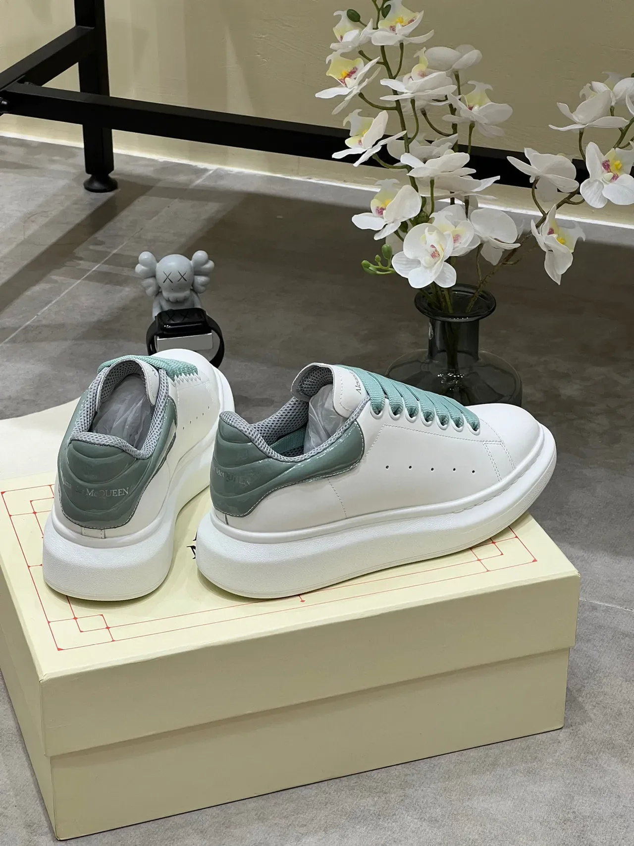 Alexander McQueen Sneaker oversized Semelle blanche verte Doigt perforé Sneakers lifestyle 5