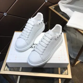 Alexander McQueen ओवरसाइज्ड स्नीकर सफेद लाइफस्टाइल स्नीकर