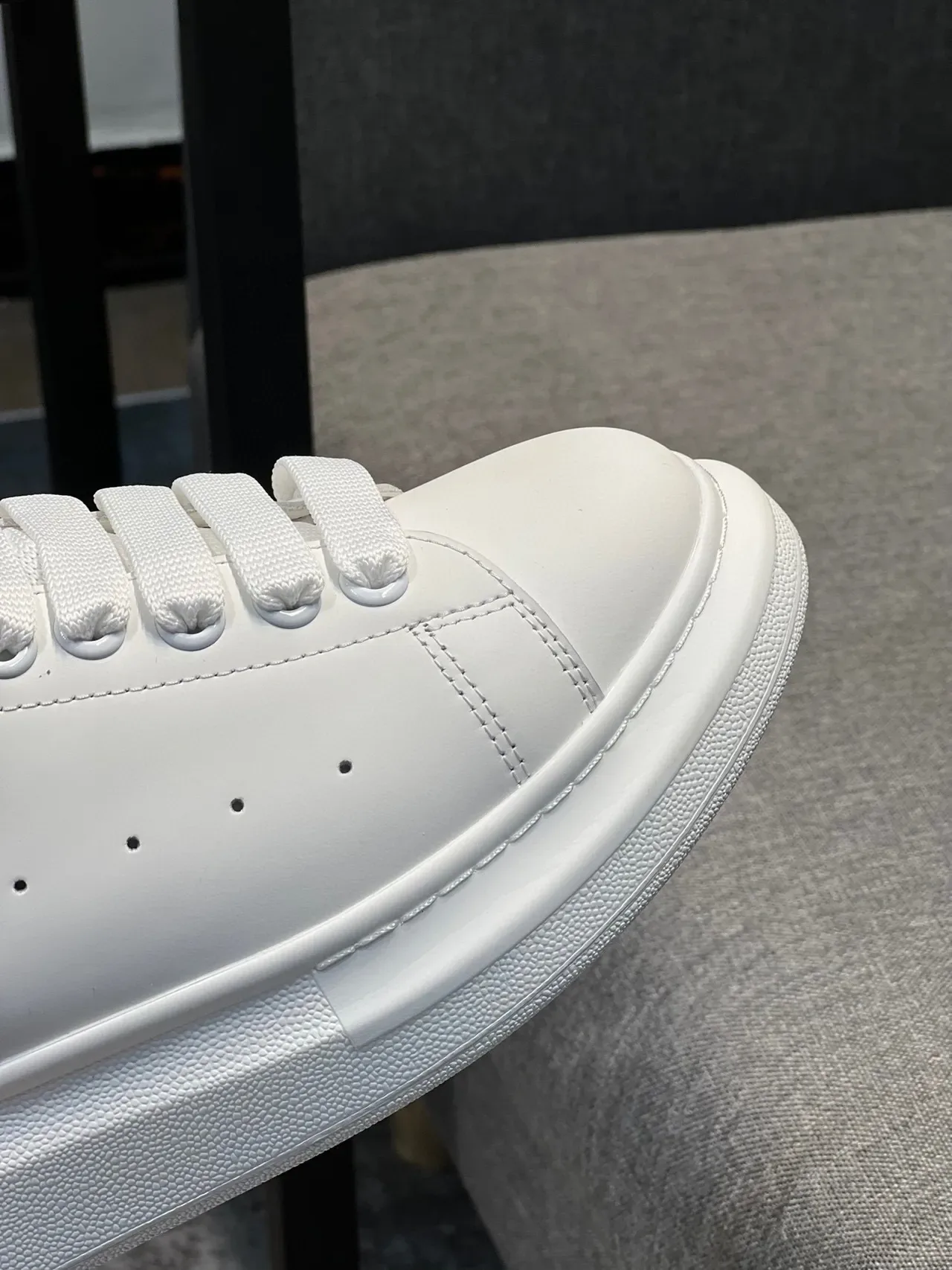Alexander McQueen ওভারসাইজড সাদা লাইফস্টাইল স্নিকার 3