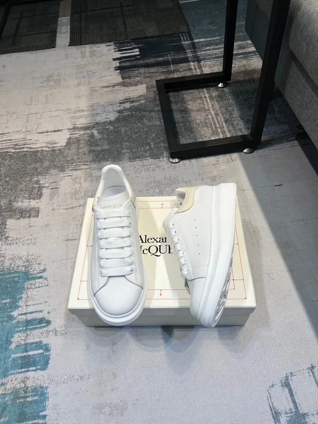 Alexander McQueen ওভারসাইজড সাদা লাইফস্টাইল স্নিকার 4