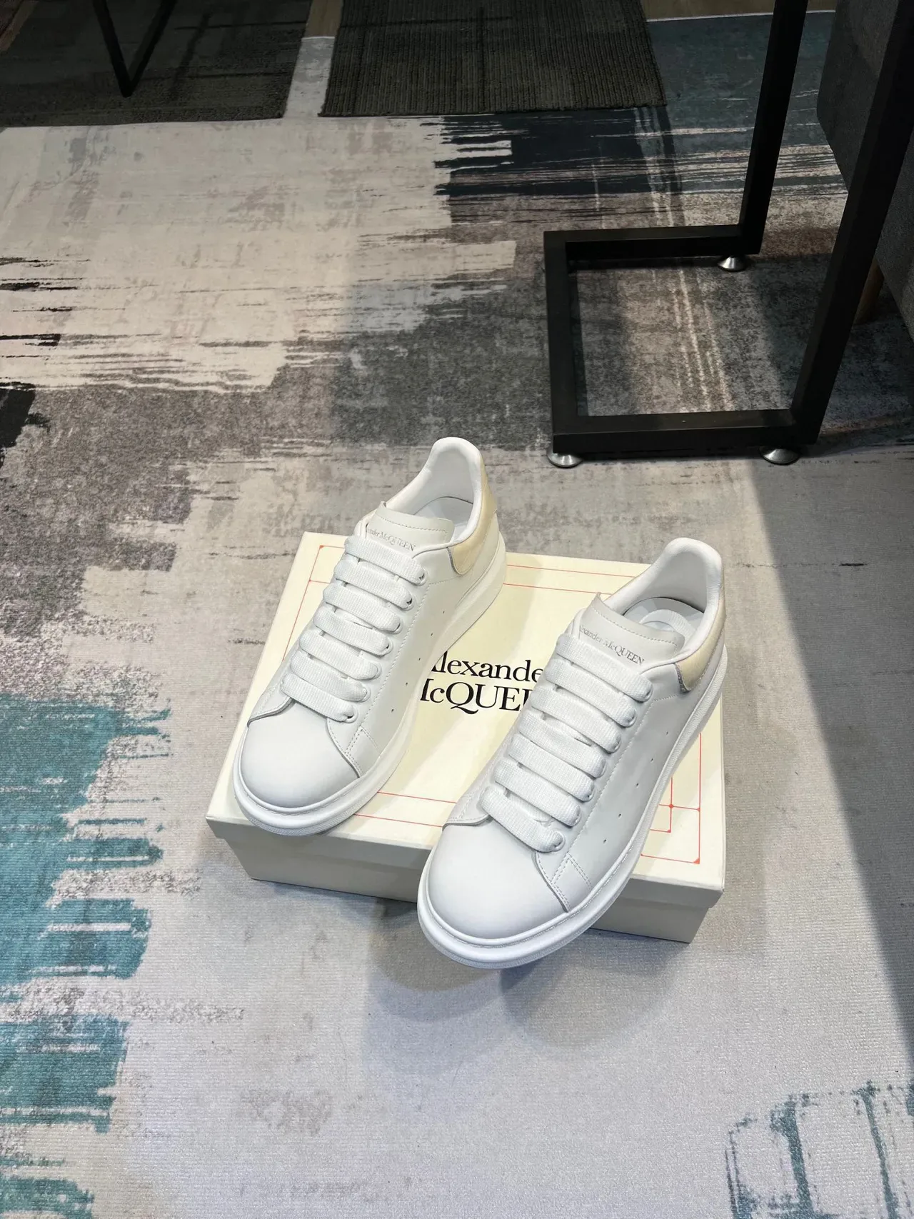 Alexander McQueen ওভারসাইজড সাদা লাইফস্টাইল স্নিকার 5