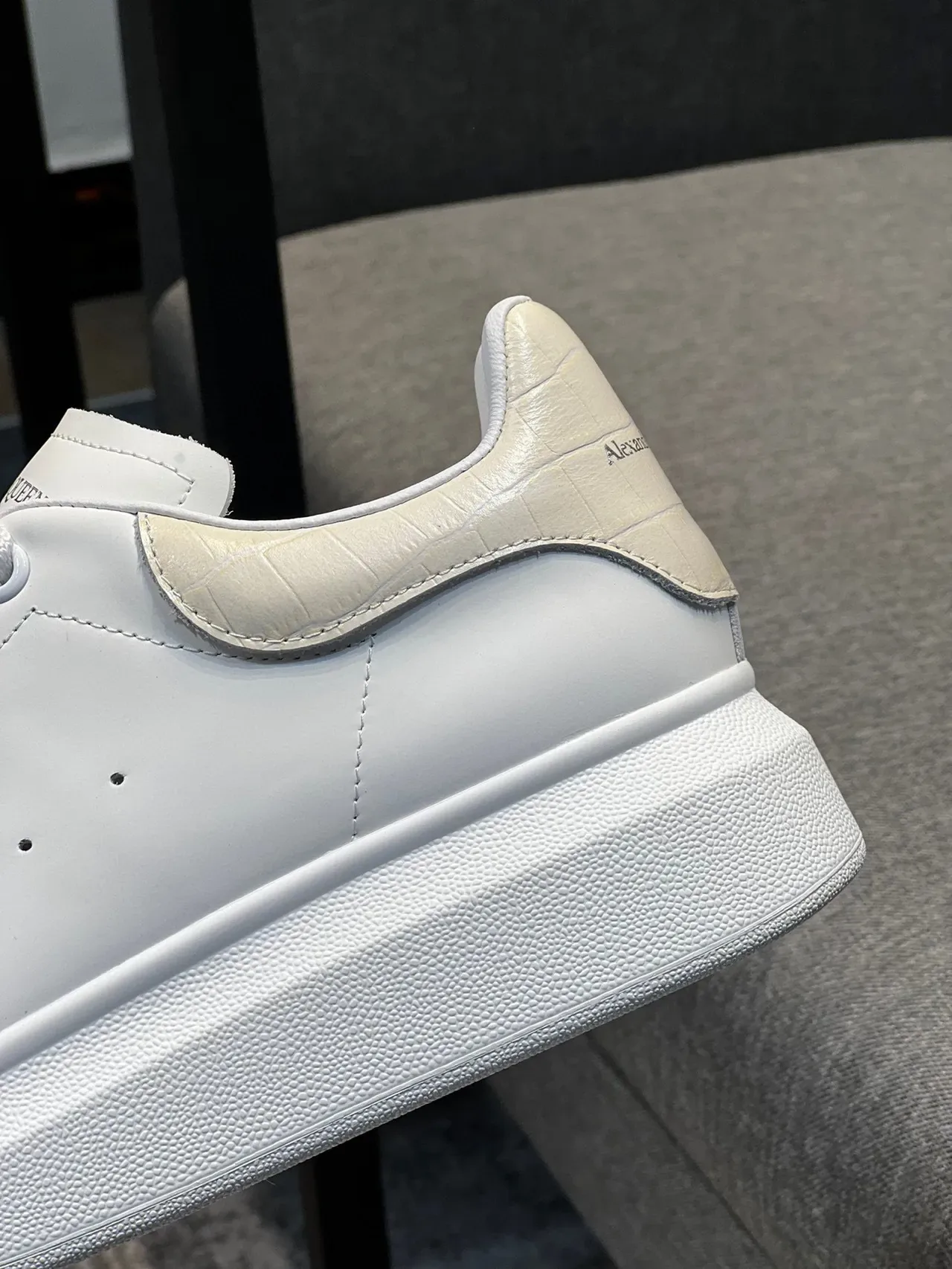 Alexander McQueen ওভারসাইজড সাদা লাইফস্টাইল স্নিকার 8