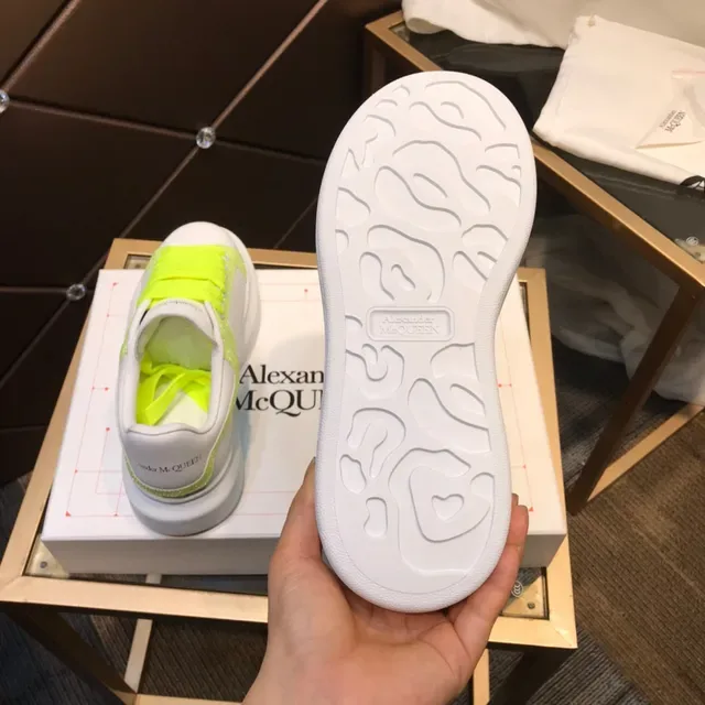 Alexander McQueen Sneakers Oversized Blancs Jaunes Semelle Plateforme Lacets Néon Lime Vert Lifestyle Sneakers 4