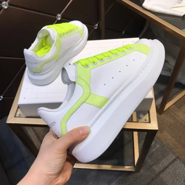 Alexander McQueen Sneakers Oversized Blancs Jaunes Semelle Plateforme Lacets Néon Lime Vert Lifestyle Sneakers 6