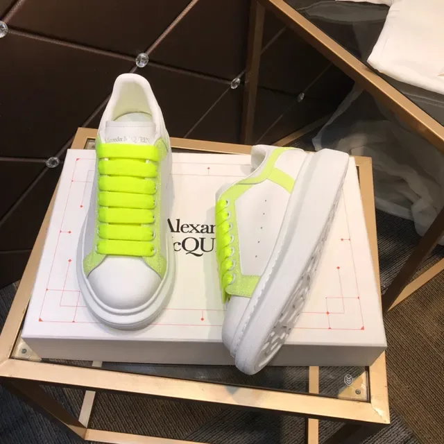 Alexander McQueen Sneakers Oversized Blancs Jaunes Semelle Plateforme Lacets Néon Lime Vert Lifestyle Sneakers 9