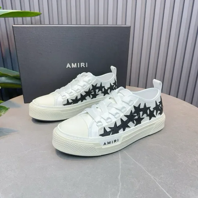 Amiri Blancs et noirs low top avec appliqué étoile sneakers lifestyle 4