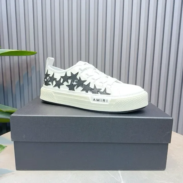 Amiri Blancs et noirs low top avec appliqué étoile sneakers lifestyle 6
