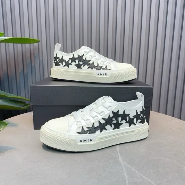 Amiri Blancs et noirs low top avec appliqué étoile sneakers lifestyle 7