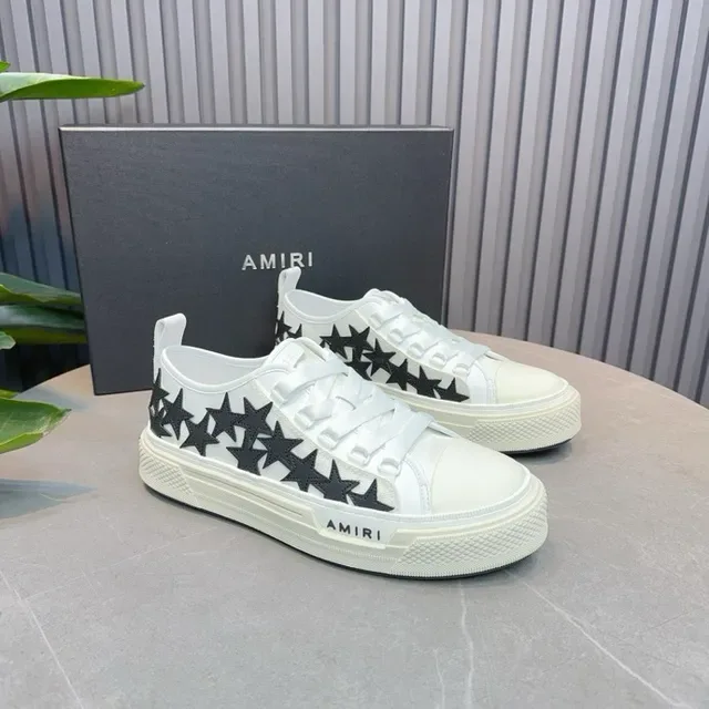 Amiri Blancs et noirs low top avec appliqué étoile sneakers lifestyle 8
