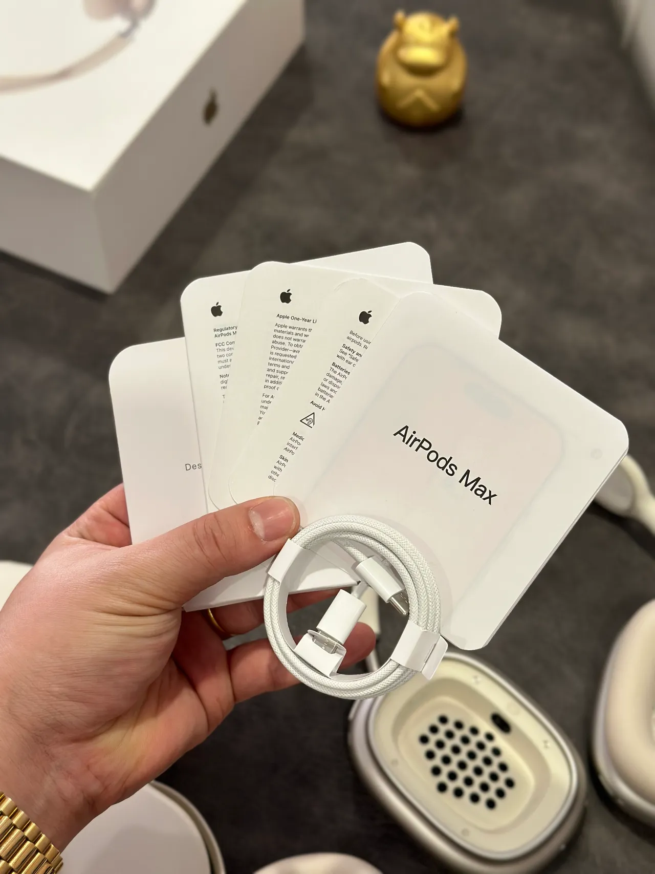 Apple AirPods Max Off-White Over-Ear Headphones 7