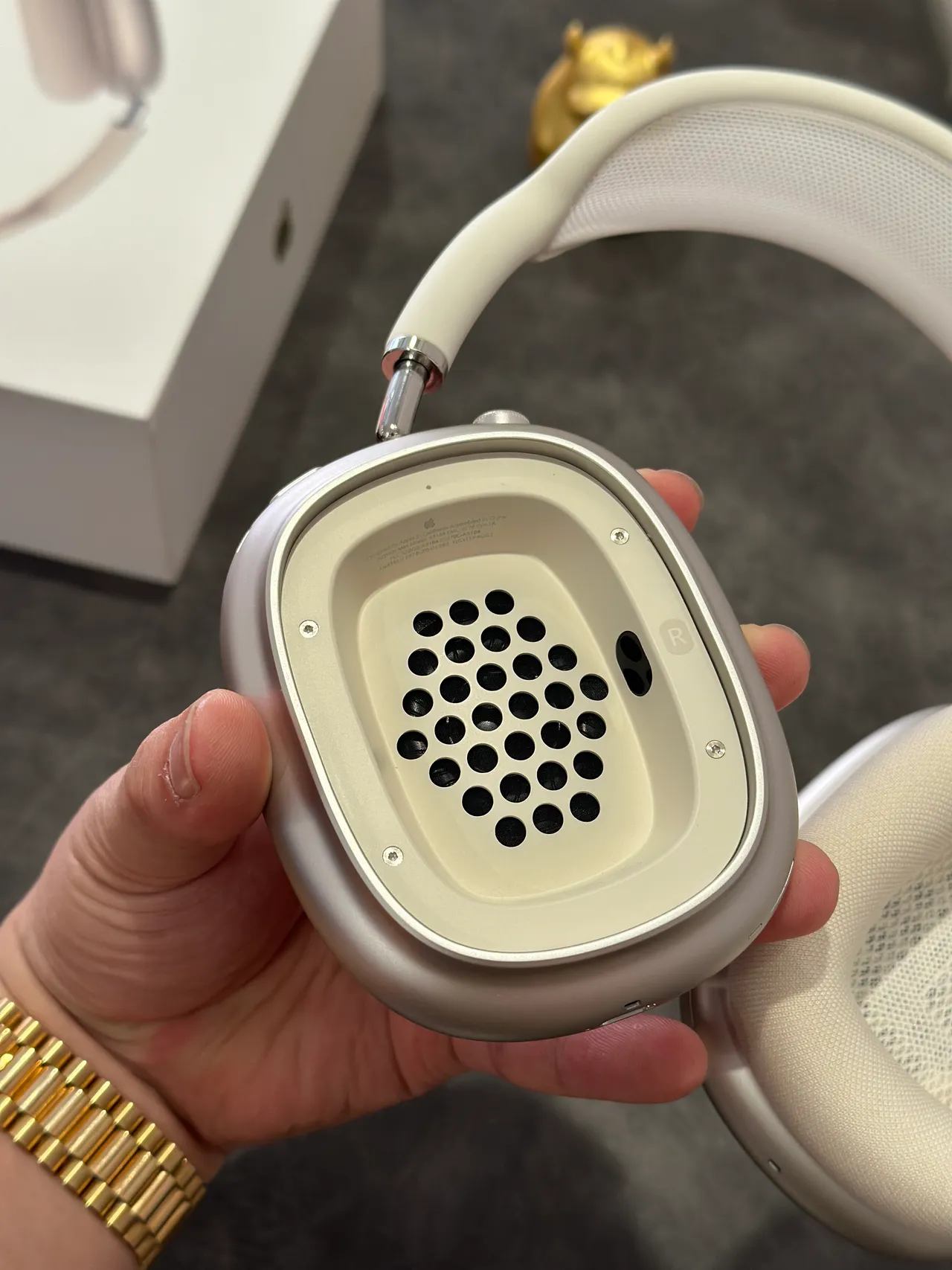 Apple AirPods Max Off-White Over-Ear Headphones 8