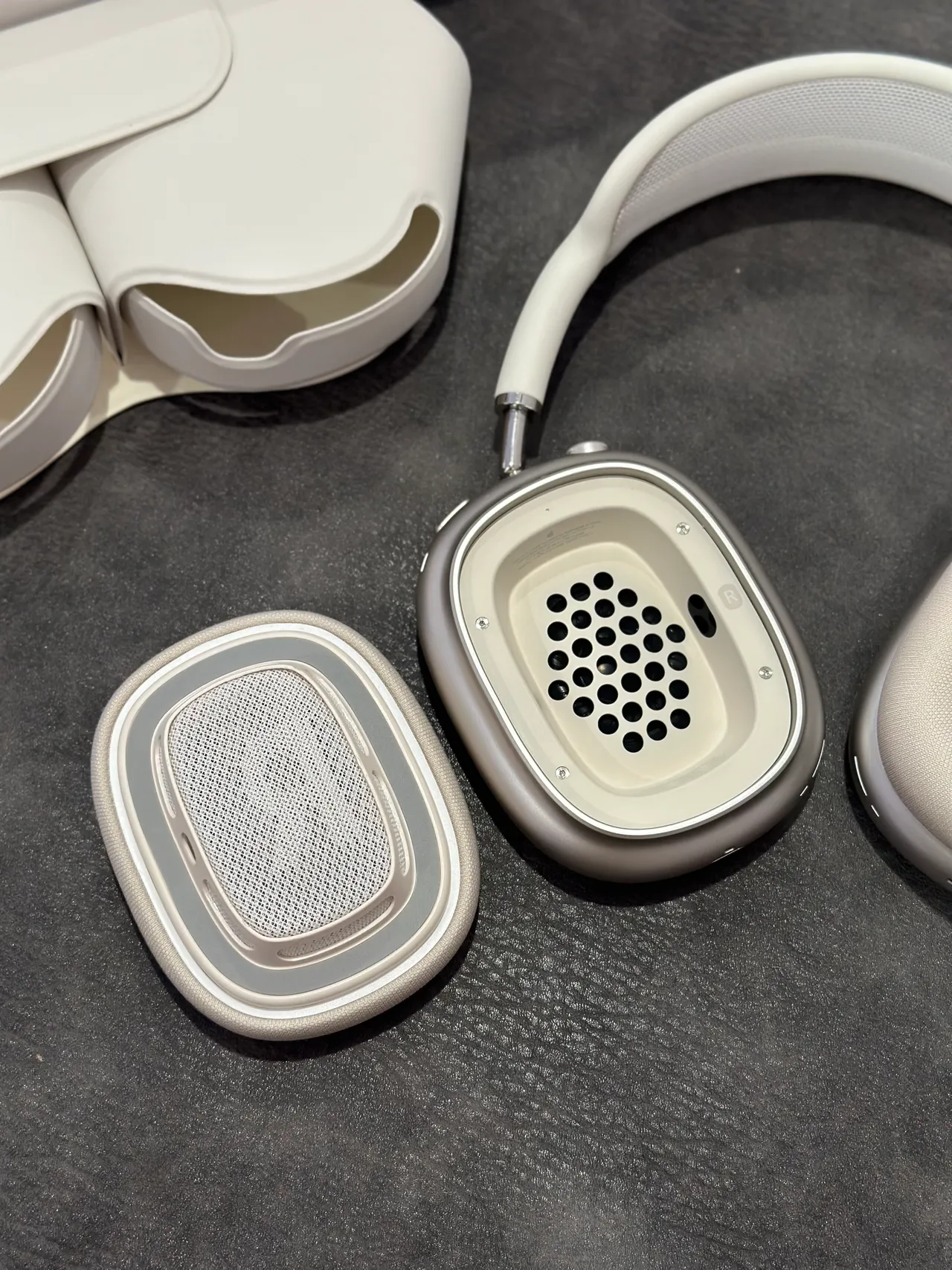 Apple AirPods Max Off-White Over-Ear Headphones 12
