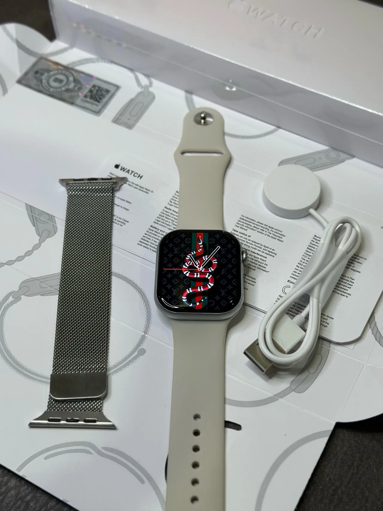 Apple Argent Beige Bord Carré Boîtier Acier Inoxydable Personnalisé LV X Gucci Snake Dial Montre Sportive 6
