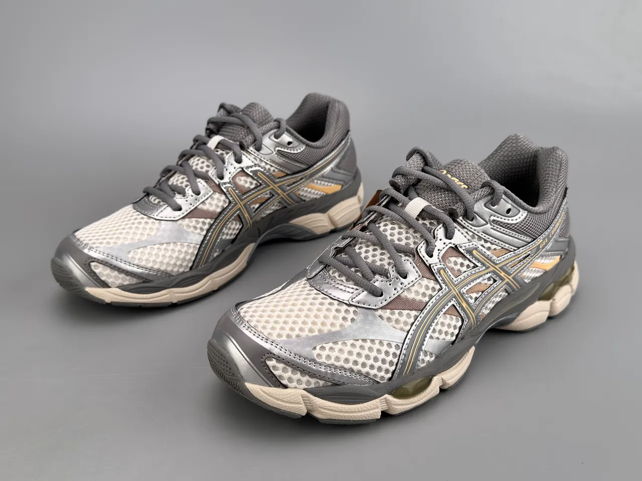 ASICS Gel-Cumulus 16 gris blanc argent or chaussures de course 3