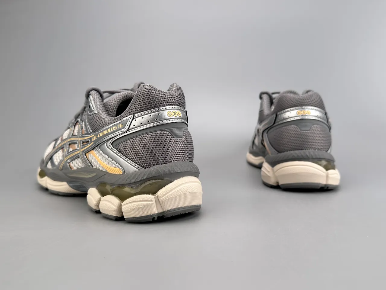 ASICS Gel-Cumulus 16 gris blanc argent or chaussures de course 4