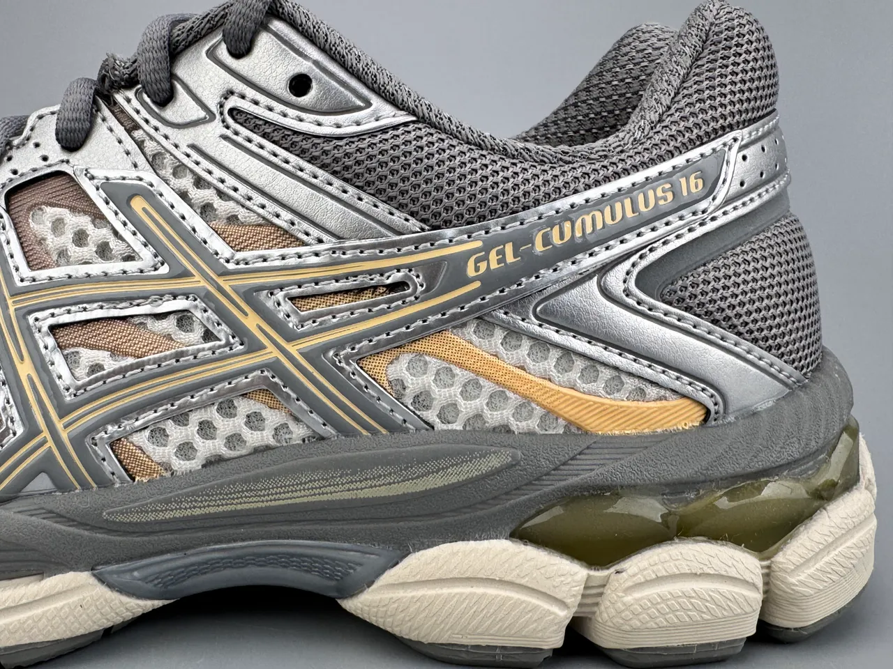 ASICS Gel-Cumulus 16 gris blanc argent or chaussures de course 5