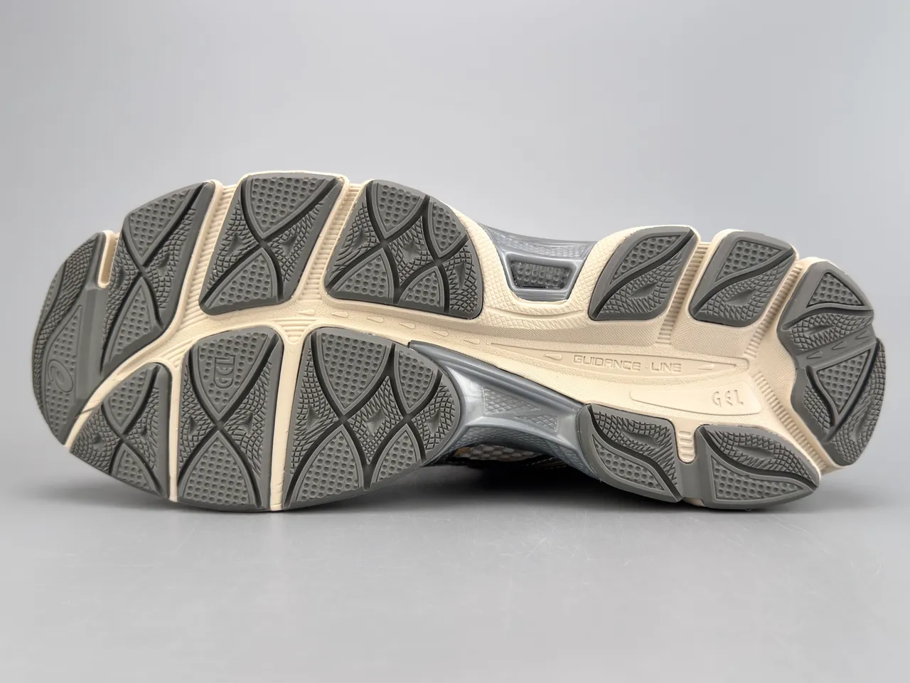 ASICS Gel-Cumulus 16 gris blanc argent or chaussures de course 8