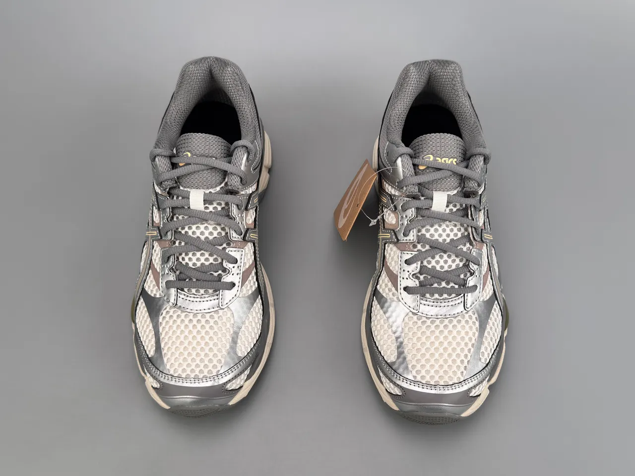 ASICS Gel-Cumulus 16 gris blanc argent or chaussures de course 9