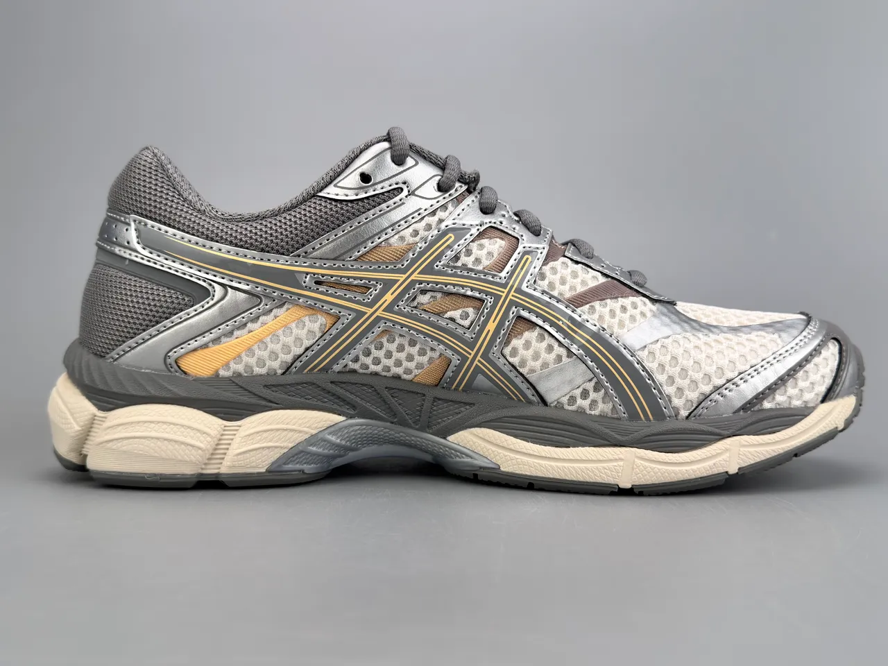 ASICS Gel-Cumulus 16 gris blanc argent or chaussures de course 10