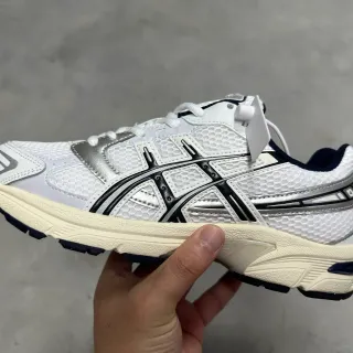 ASICS Gel-Kayano 14 أبيض أسود فضي بحري أحذية جري