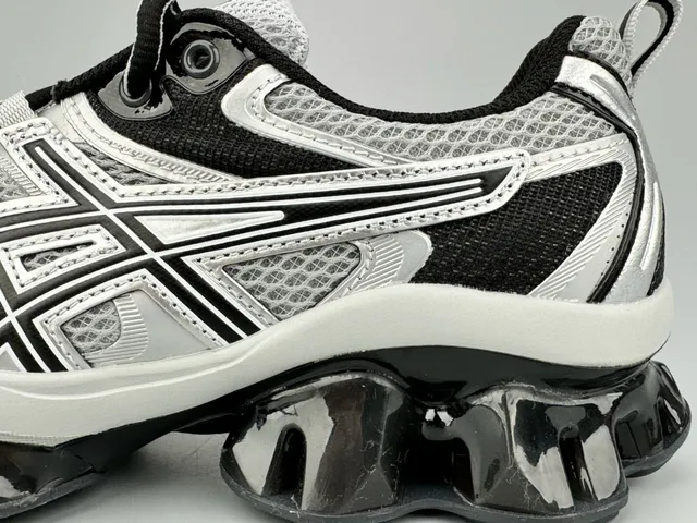ASICS Prateado Preto Malha E Camada Sintética Superior Ondulada Translucida Cápsulas Do Meiopé Tênis De Corrida 2
