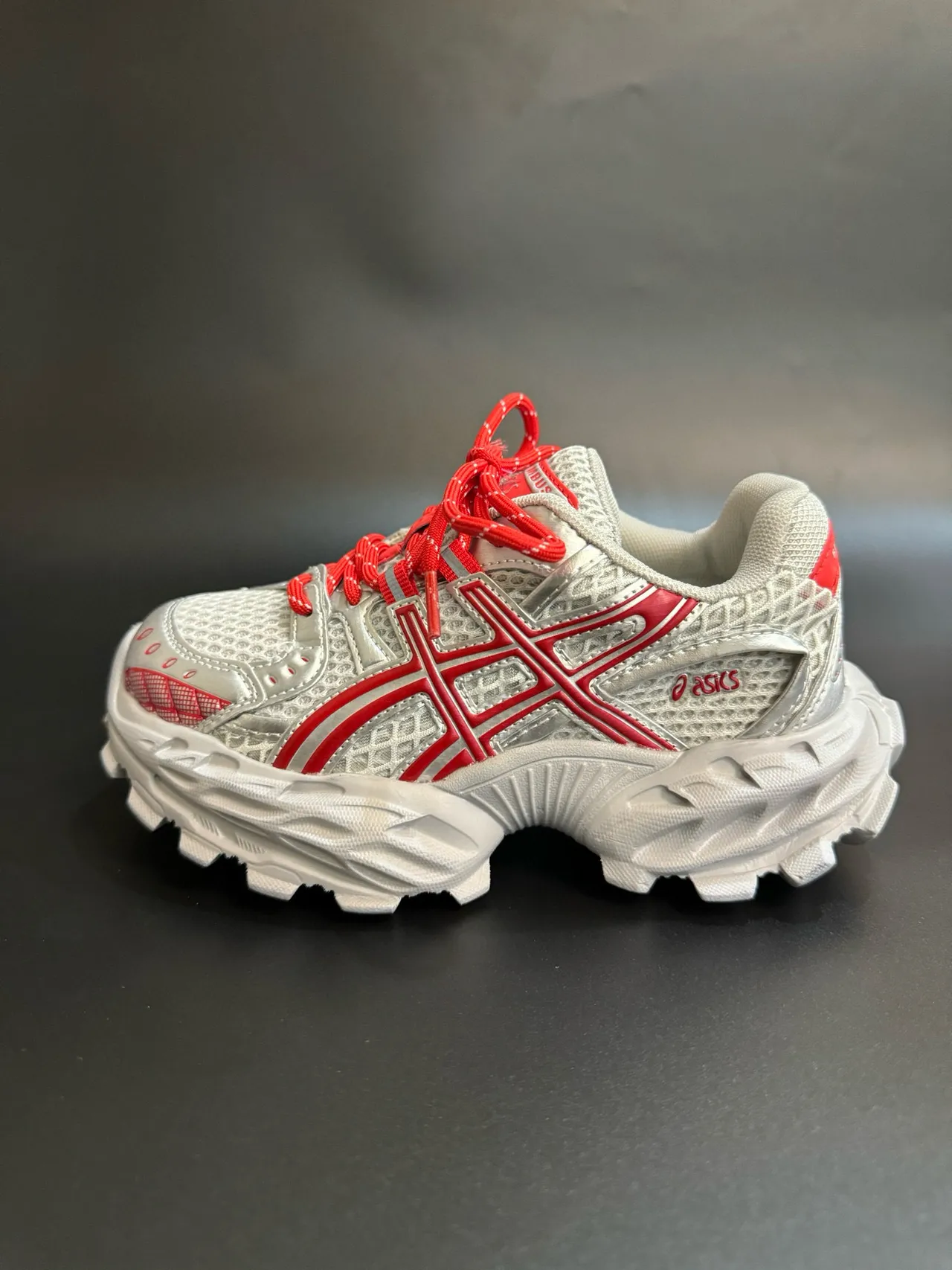 ASICS Argent Rouge Silhouette Chunky Maille et Recouvrement Synthétique Sneakers Lifestyle 5