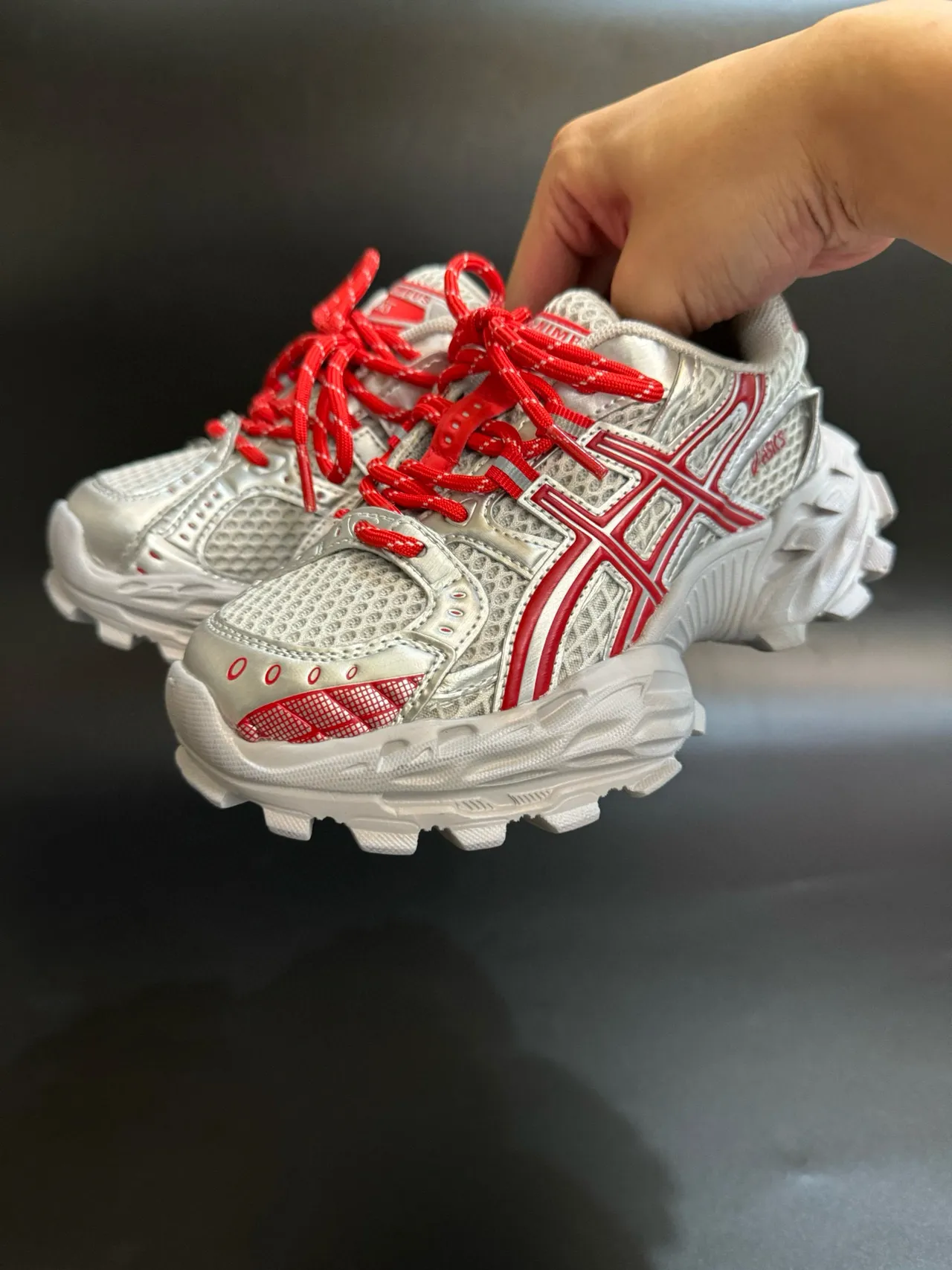 ASICS Argent Rouge Silhouette Chunky Maille et Recouvrement Synthétique Sneakers Lifestyle 16