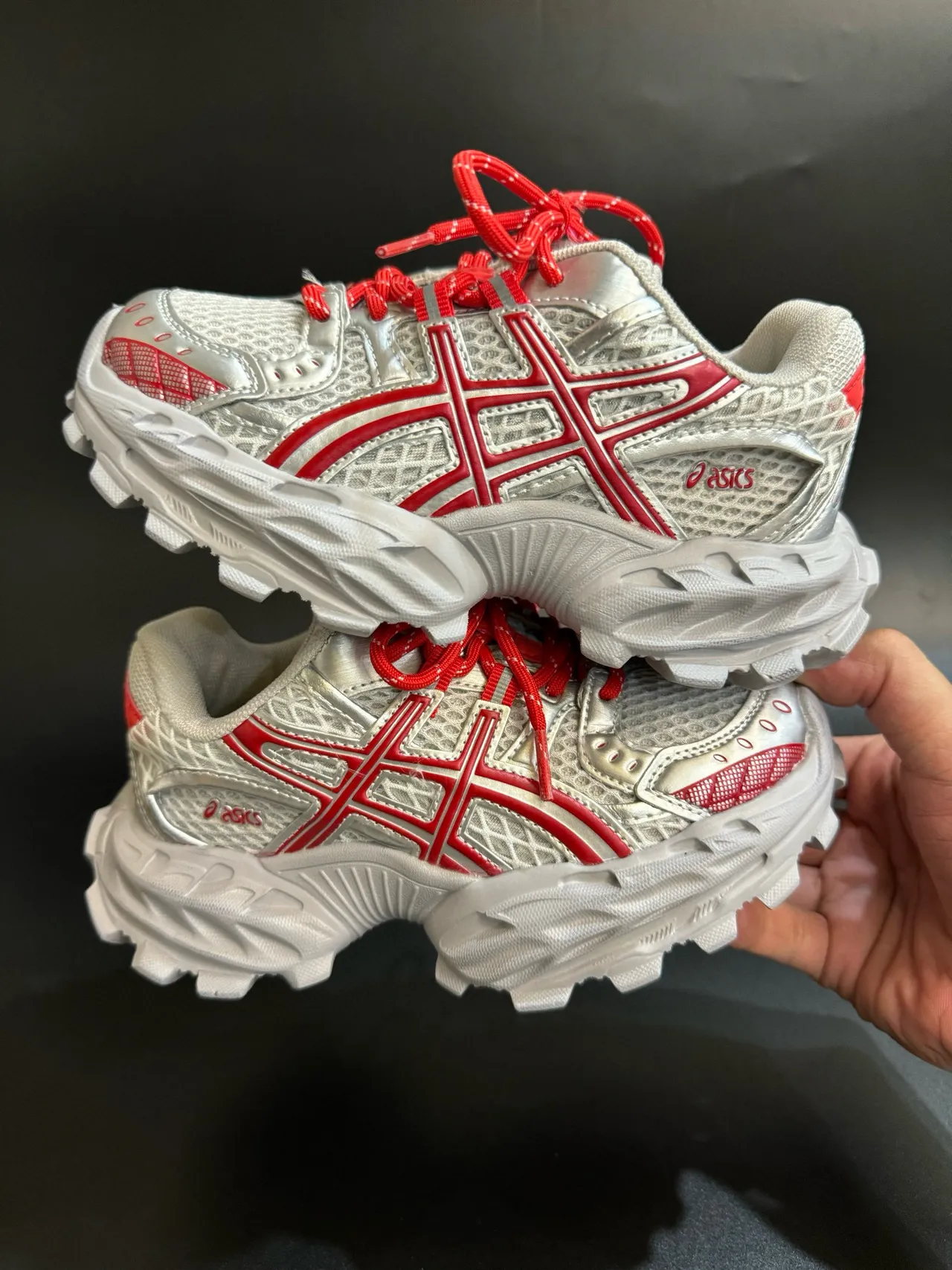 ASICS Argent Rouge Silhouette Chunky Maille et Recouvrement Synthétique Sneakers Lifestyle 23