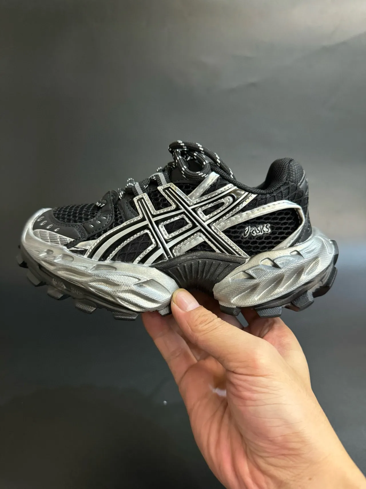 ASICS Argent Rouge Silhouette Chunky Maille et Recouvrement Synthétique Sneakers Lifestyle 24
