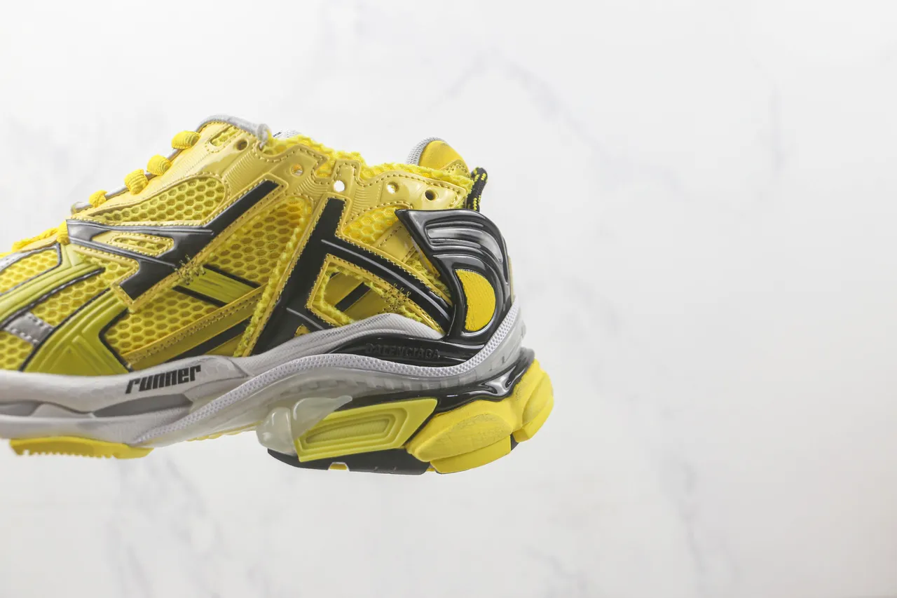 ASICS Jaune Noir Médiasol Maille et Recouvrement Synthétique Supérieur Baskets Épaisses 7