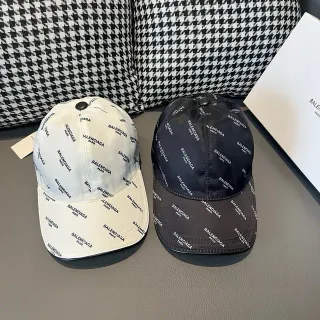 Balenciaga সর্বব্যাপী লোগো প্রিন্ট বেসবল ক্যাপ