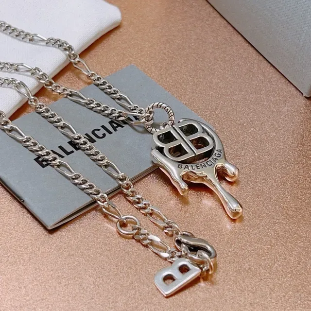 Balenciaga B Collier Pendentif Chaîne Argentée 3