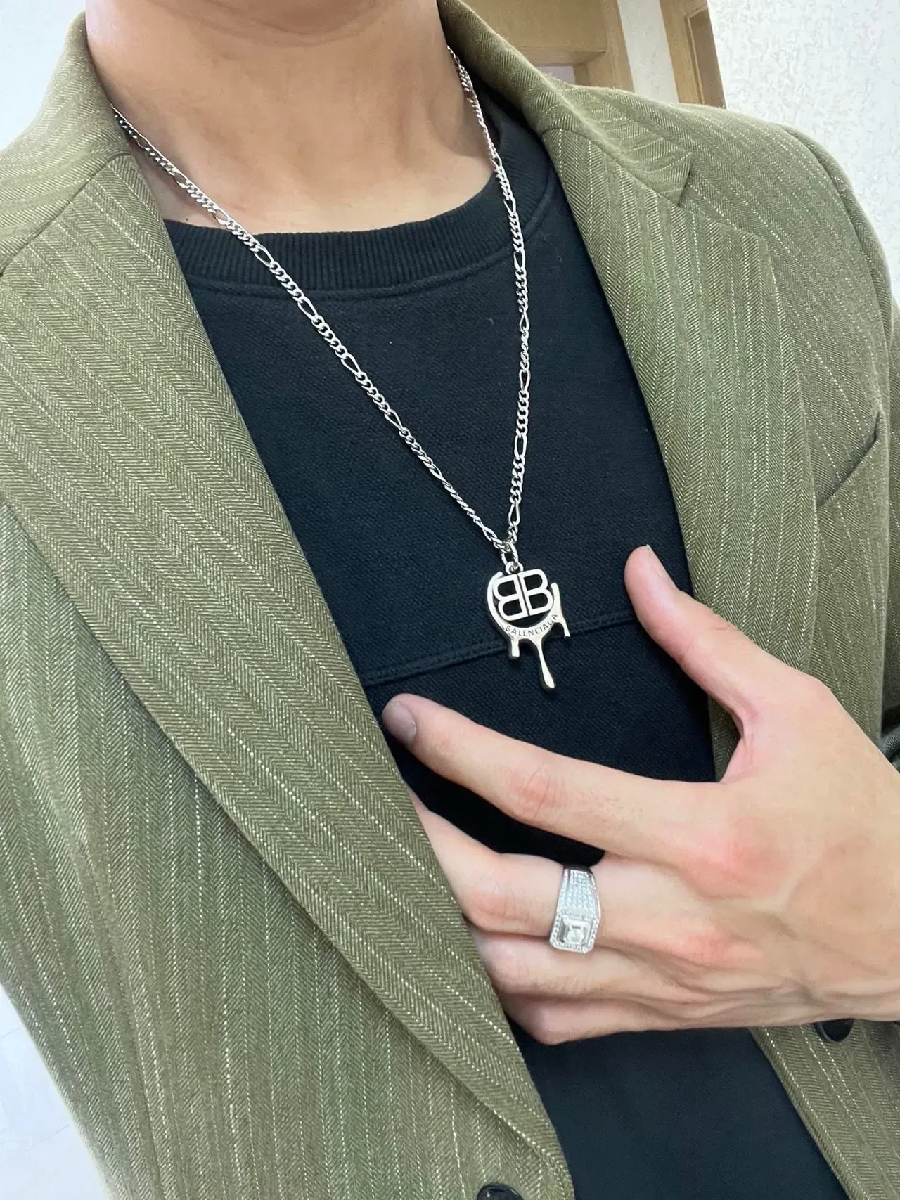 Balenciaga B Collier Pendentif Chaîne Argentée 5