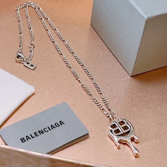 Balenciaga B Collier Pendentif Chaîne Argentée 8