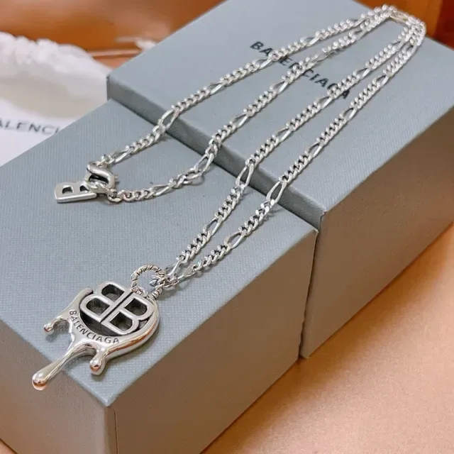 Balenciaga B Collier Pendentif Chaîne Argentée 9