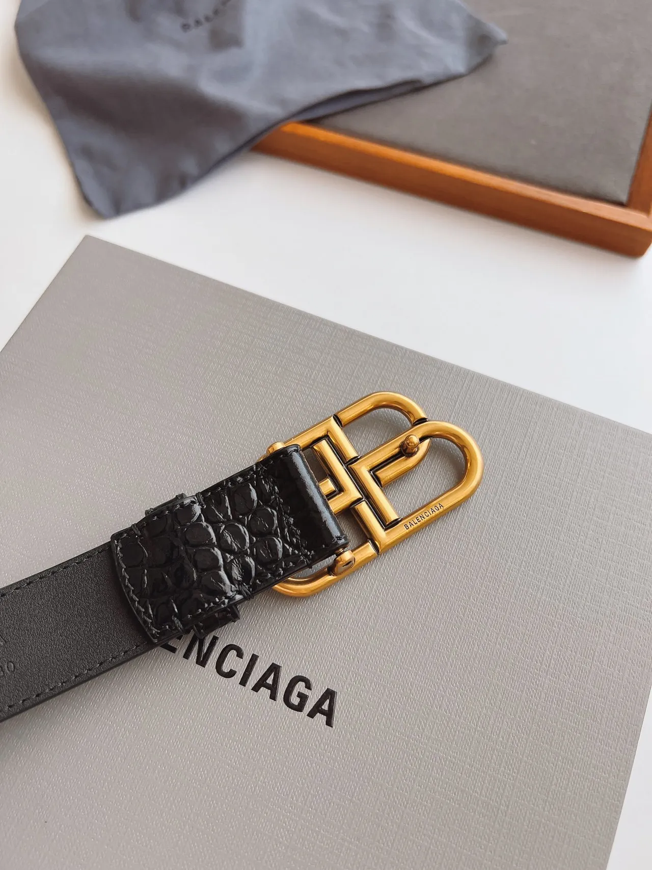 Balenciaga BB কালো ক্রক-এমবসড লেদার বেল্ট 4