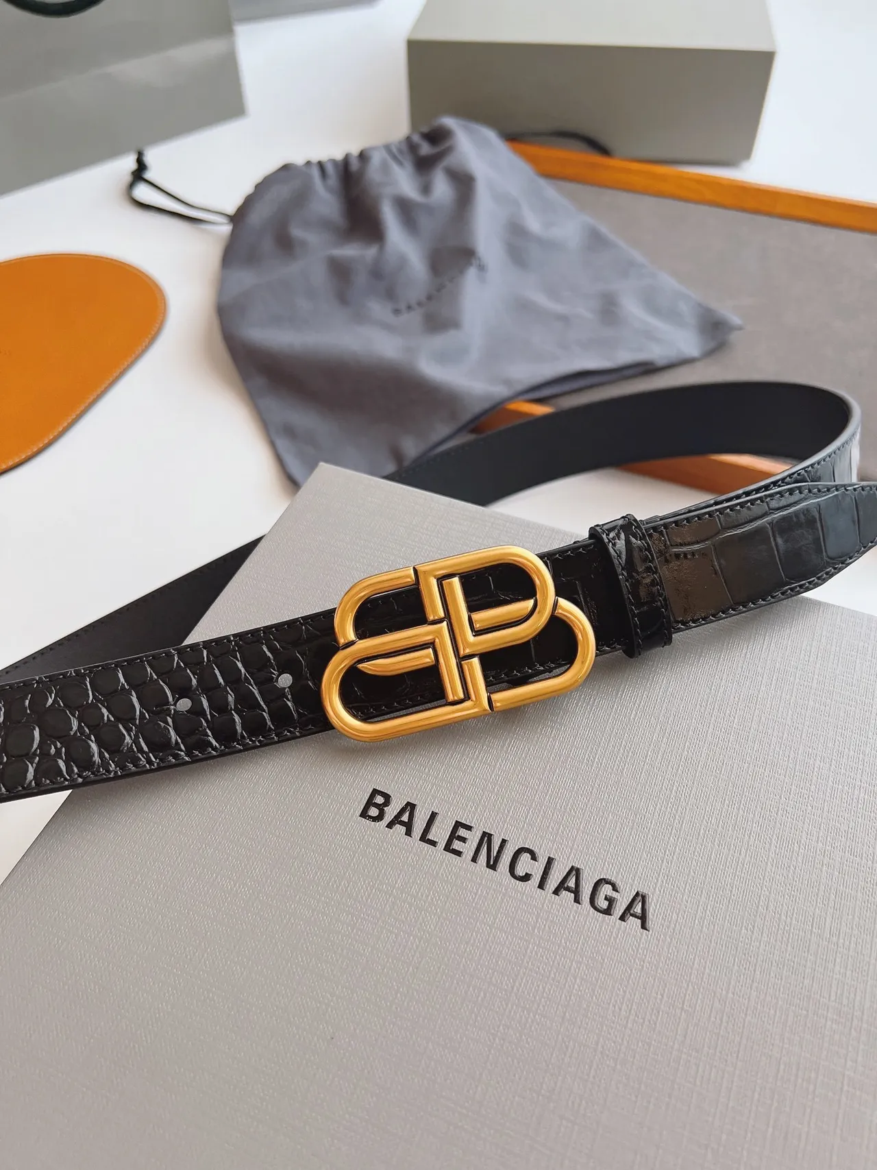 Balenciaga BB কালো ক্রক-এমবসড লেদার বেল্ট 7