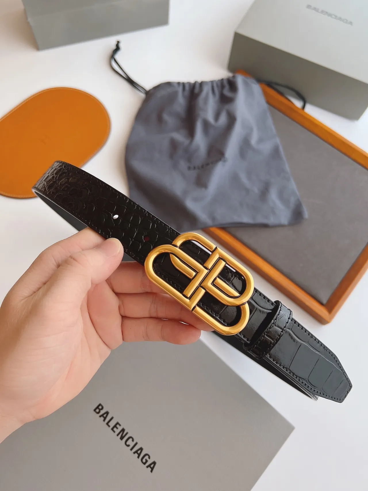 Balenciaga BB কালো ক্রক-এমবসড লেদার বেল্ট 8