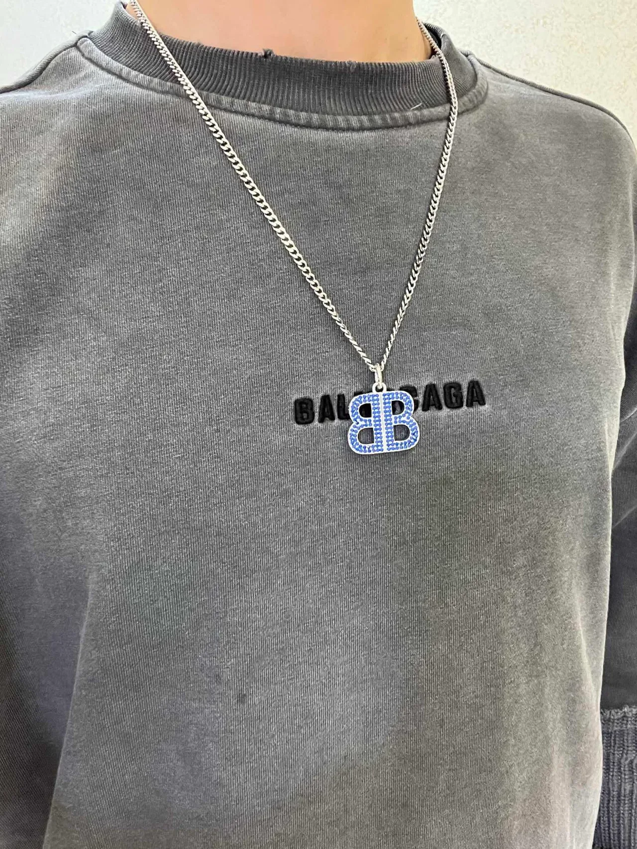 Balenciaga BB collier chaîne curb-link argent bleu cristaux pavé 8
