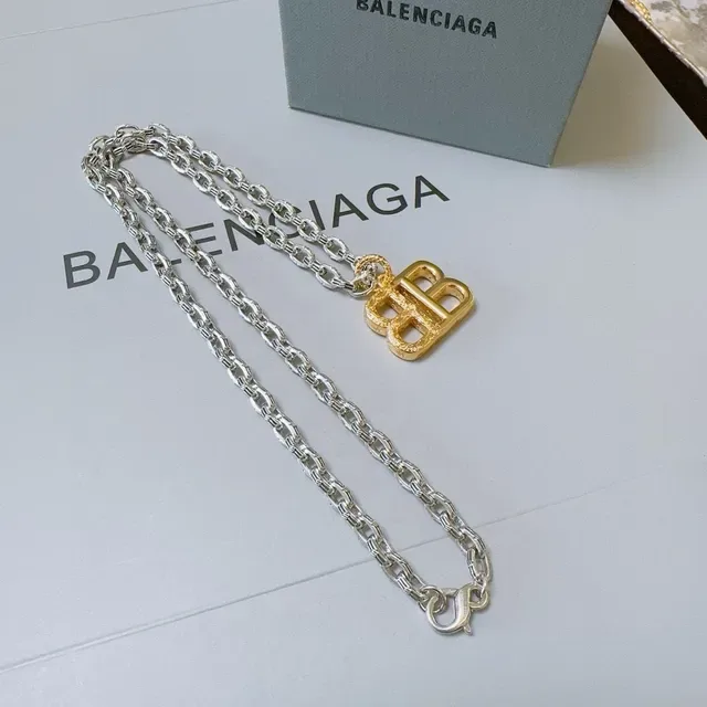 Balenciaga BB Collier Argent/Or Chaîne Gros Maillons Pendentif Monogramme 5