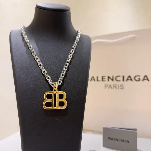 Balenciaga BB Collier Argent/Or Chaîne Gros Maillons Pendentif Monogramme 8