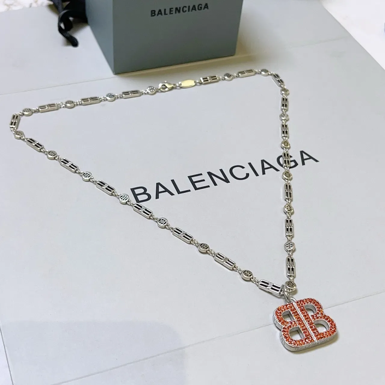 Balenciaga BB Pavé Crystal Double-B قلادة 7