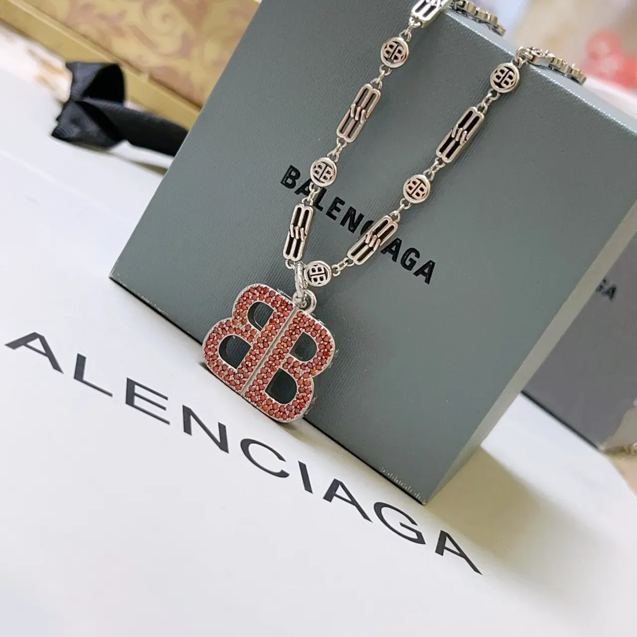 Balenciaga BB Pavé Crystal Double-B قلادة 9