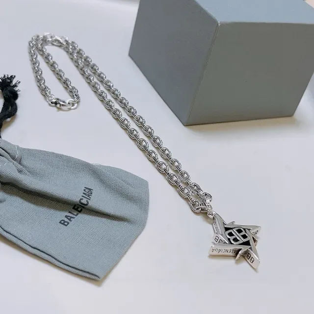 Colar Balenciaga BB Star Pendente Corrente Prata 3