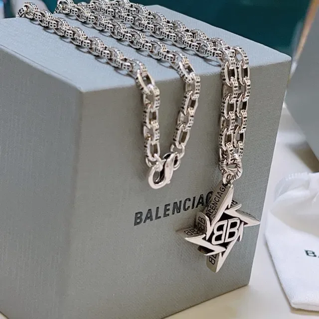 Colar Balenciaga BB Star Pendente Corrente Prata 6