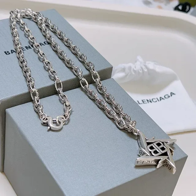 Colar Balenciaga BB Star Pendente Corrente Prata 9