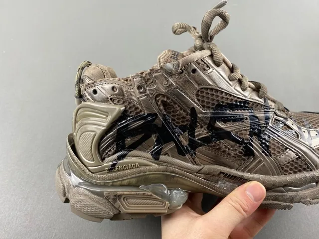 Balenciaga Tênis Chunky Desconstruídos Pintados Com Graffiti Bege Preto 3