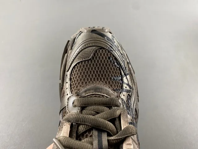 Balenciaga Tênis Chunky Desconstruídos Pintados Com Graffiti Bege Preto 5