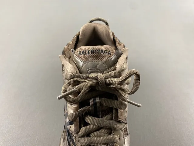 Balenciaga Tênis Chunky Desconstruídos Pintados Com Graffiti Bege Preto 6