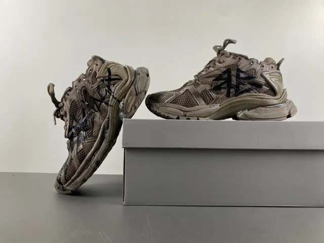 Balenciaga Tênis Chunky Desconstruídos Pintados Com Graffiti Bege Preto 14
